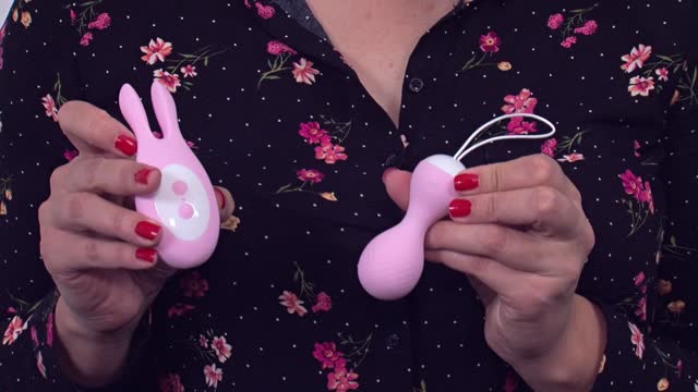 video: Karin a vibrační vajíčko BOOM Rabbit&Balls