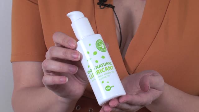 video: Karin předvádí Lubrikační gel 100% Natural Vegan (150 ml)