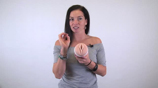 video: Domča predvádza vagínu Fleshlight Kissa Sins Insatiable