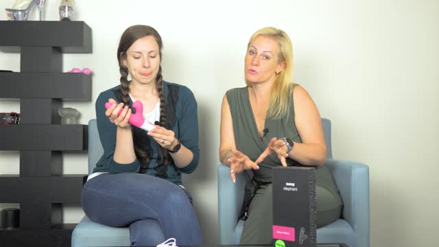 videó: Verča és Lucka egy Adore Motio nyomásnövelő vibrátort adnak elő