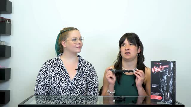 video: Anet s Nikčou predvádzajú Elektrické análne guličky Thunderbolt
